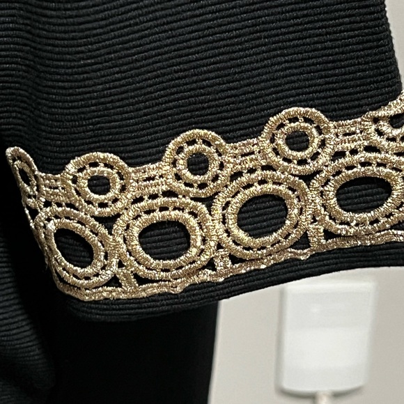 Plus Size Top - Picture 4 of 5